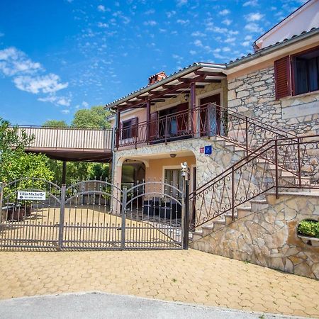 Villa Michelle Karojba Екстериор снимка