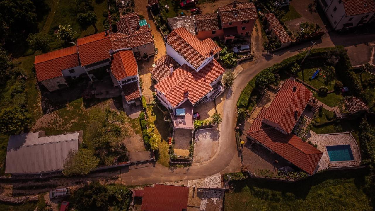 Villa Michelle Karojba Екстериор снимка