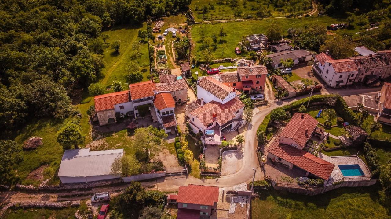 Villa Michelle Karojba Екстериор снимка