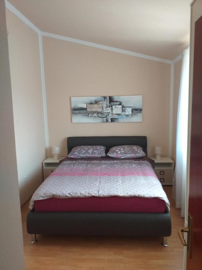 Villa Michelle Karojba Екстериор снимка