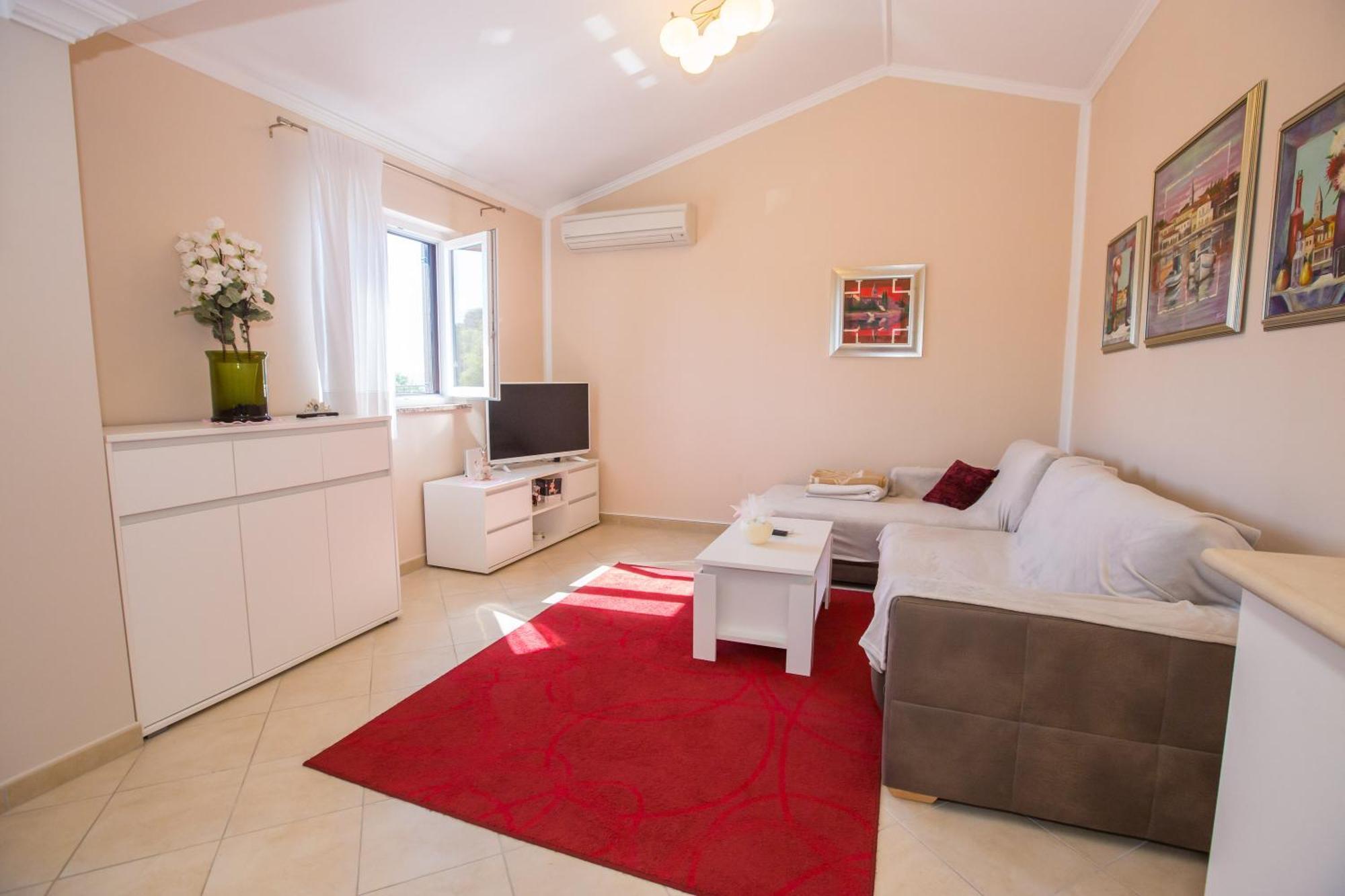 Villa Michelle Karojba Екстериор снимка