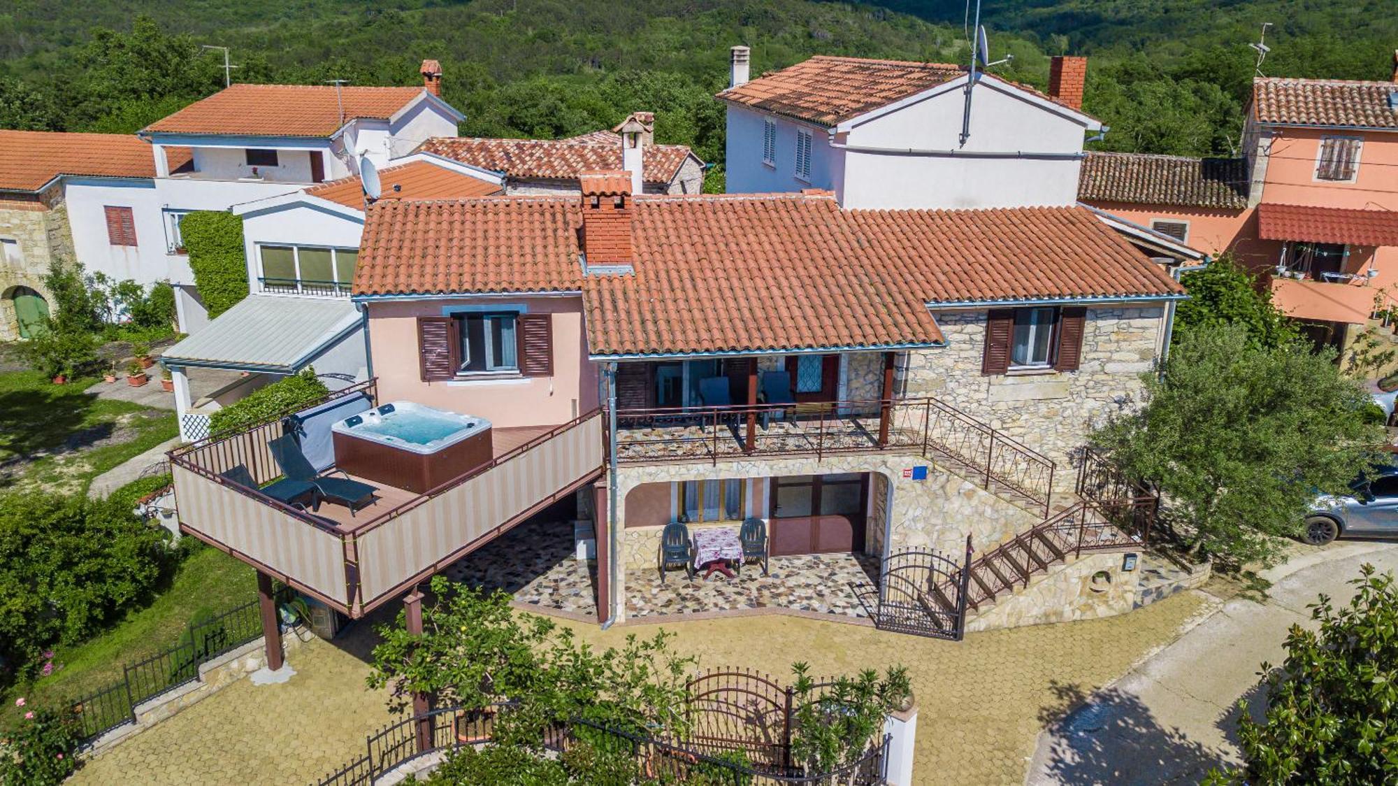 Villa Michelle Karojba Екстериор снимка