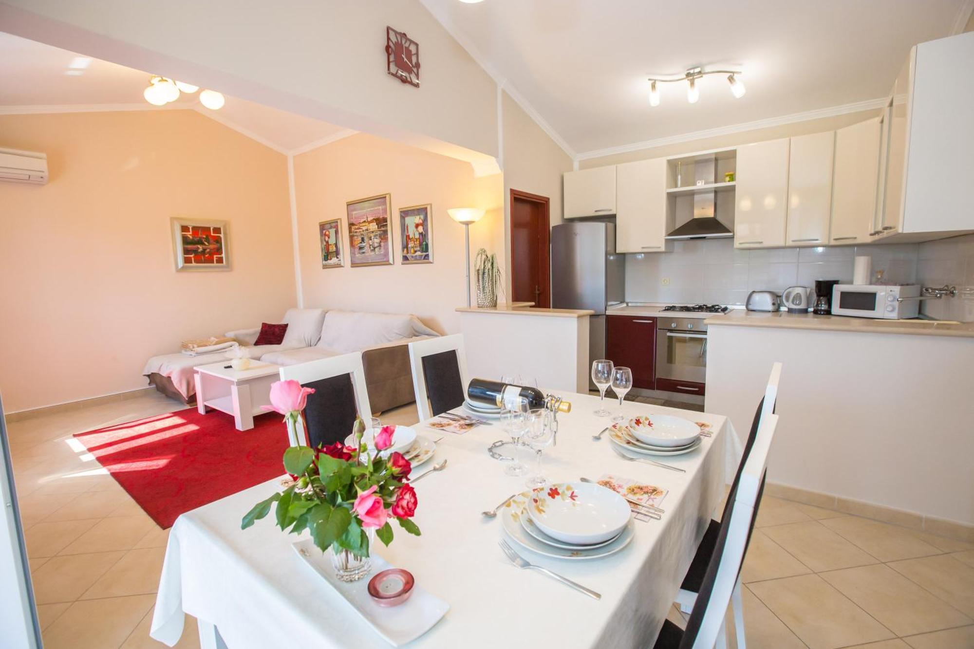 Villa Michelle Karojba Екстериор снимка
