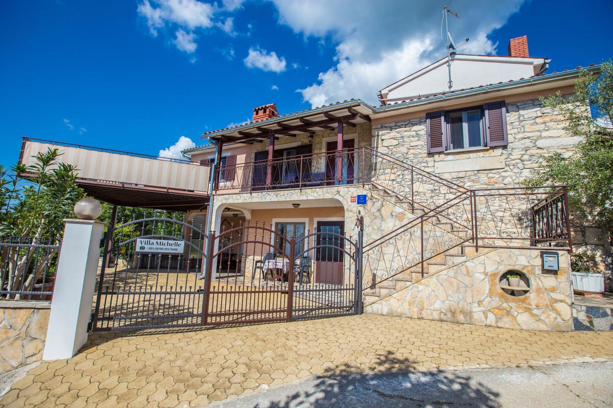 Villa Michelle Karojba Екстериор снимка