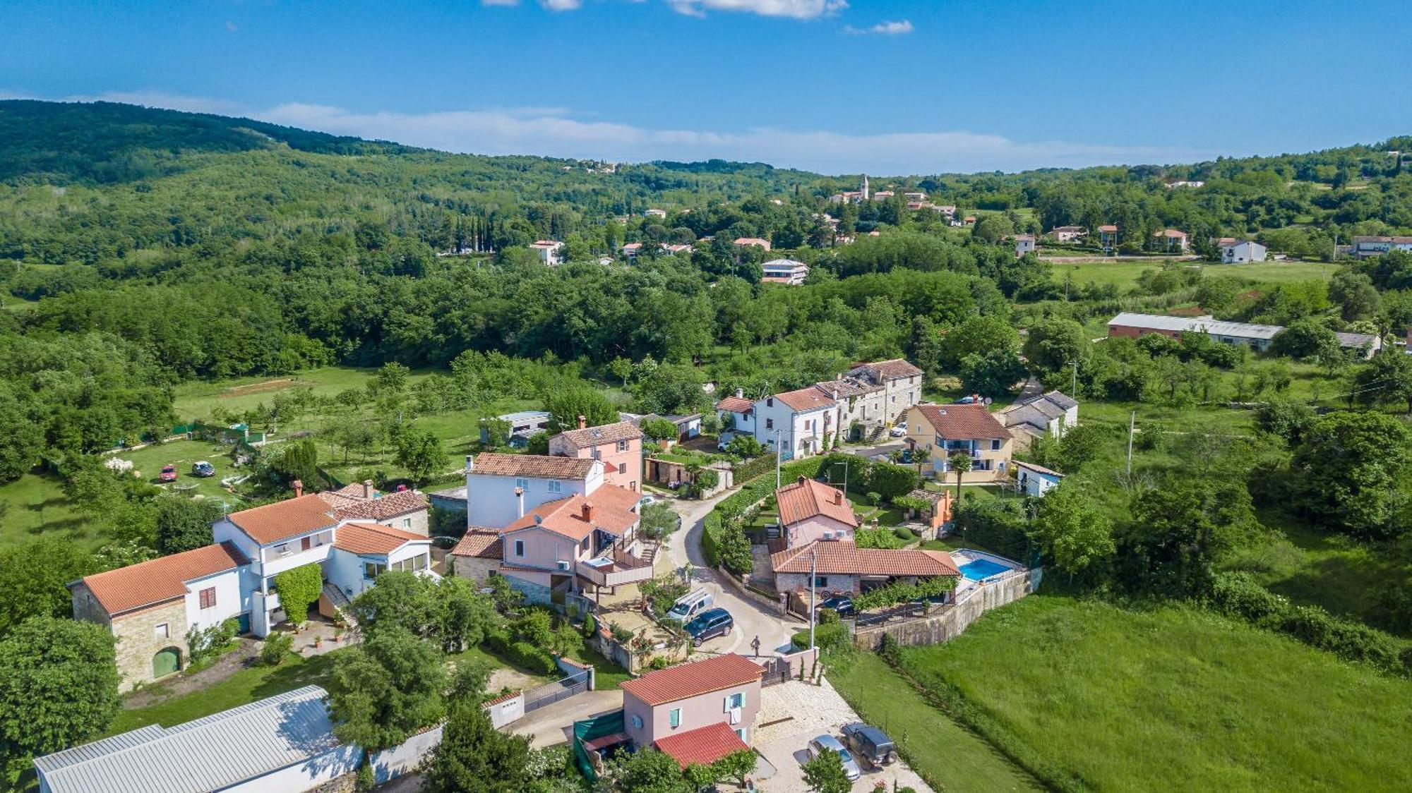 Villa Michelle Karojba Екстериор снимка