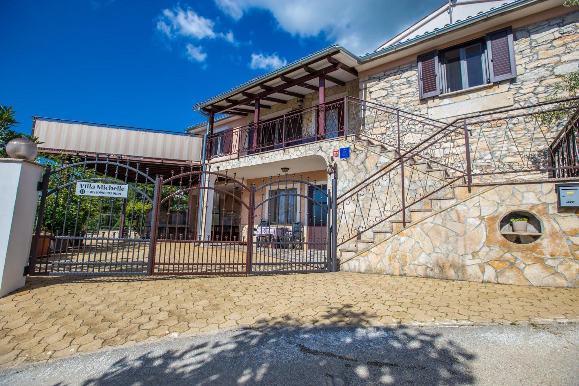 Villa Michelle Karojba Екстериор снимка