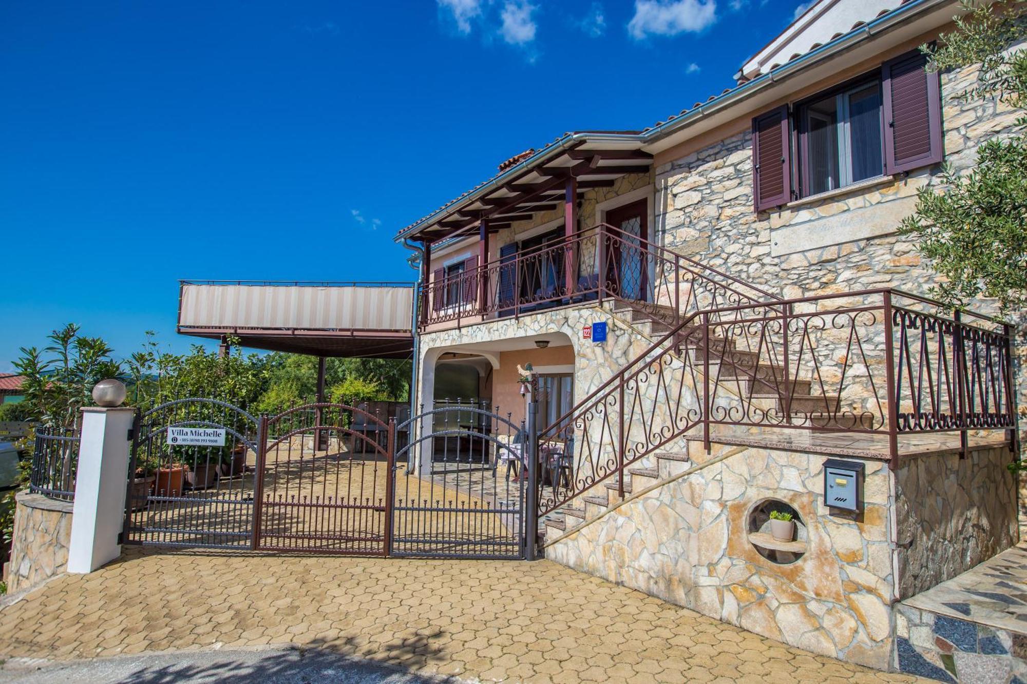 Villa Michelle Karojba Екстериор снимка