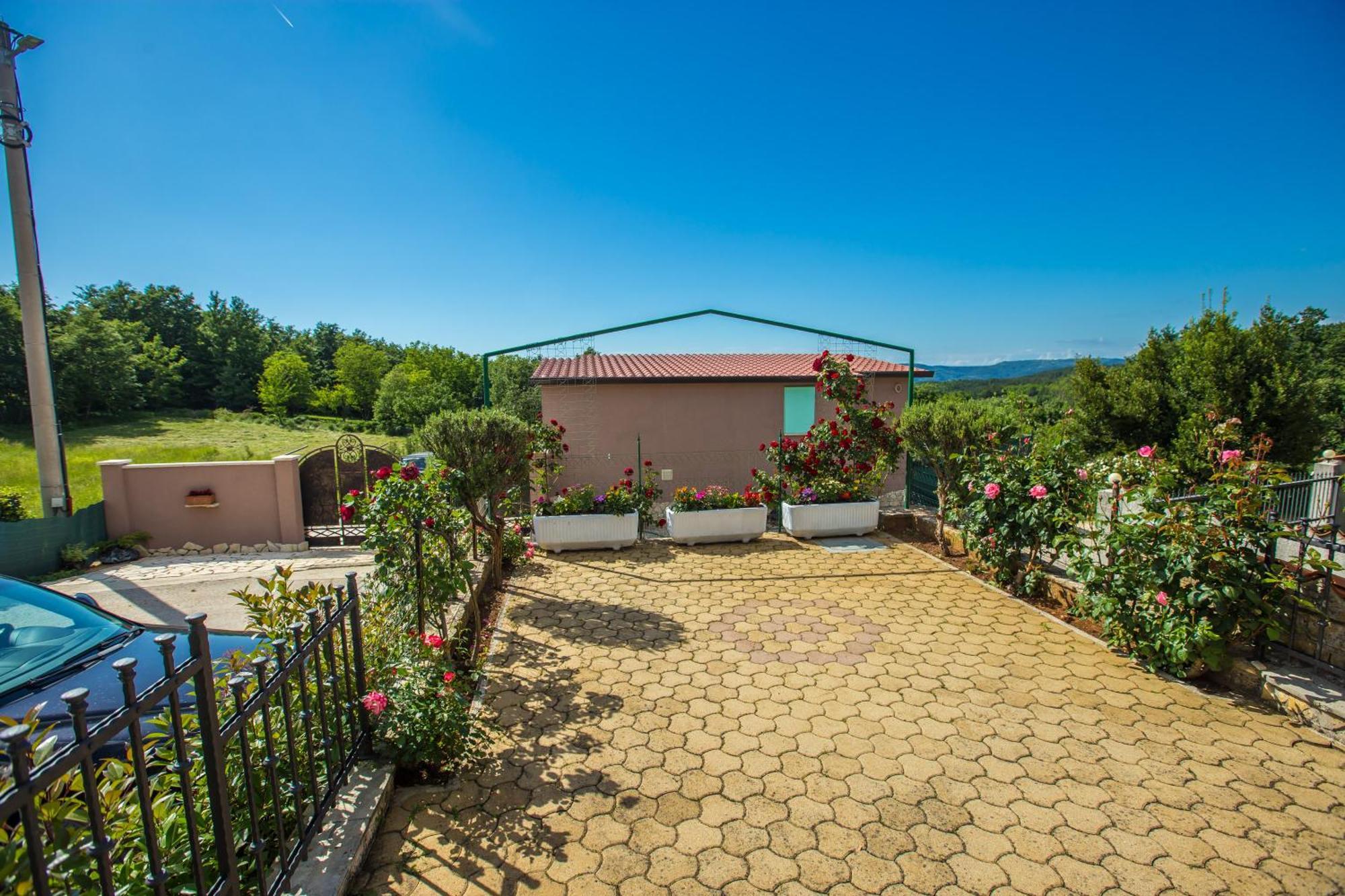 Villa Michelle Karojba Екстериор снимка
