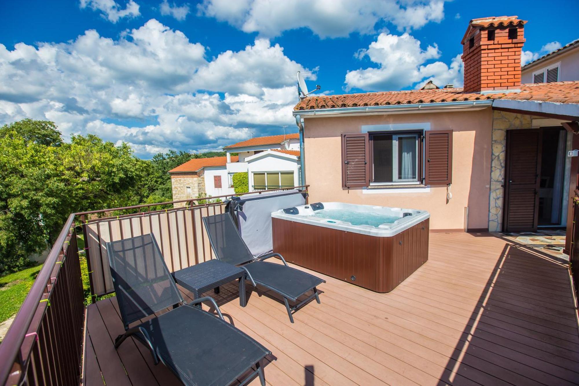 Villa Michelle Karojba Екстериор снимка