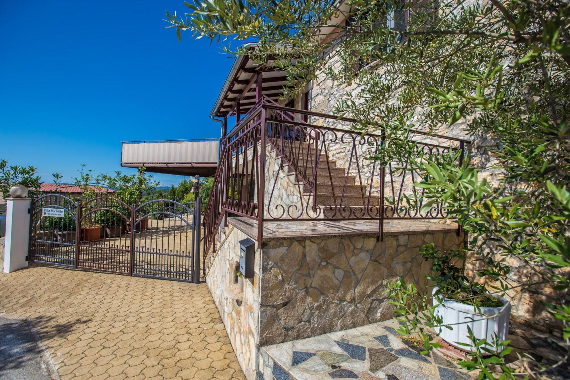 Villa Michelle Karojba Екстериор снимка