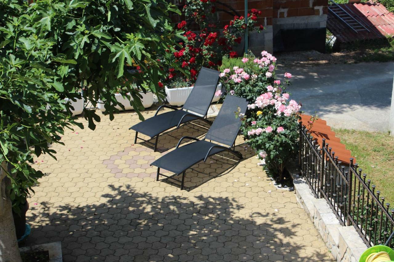Villa Michelle Karojba Екстериор снимка