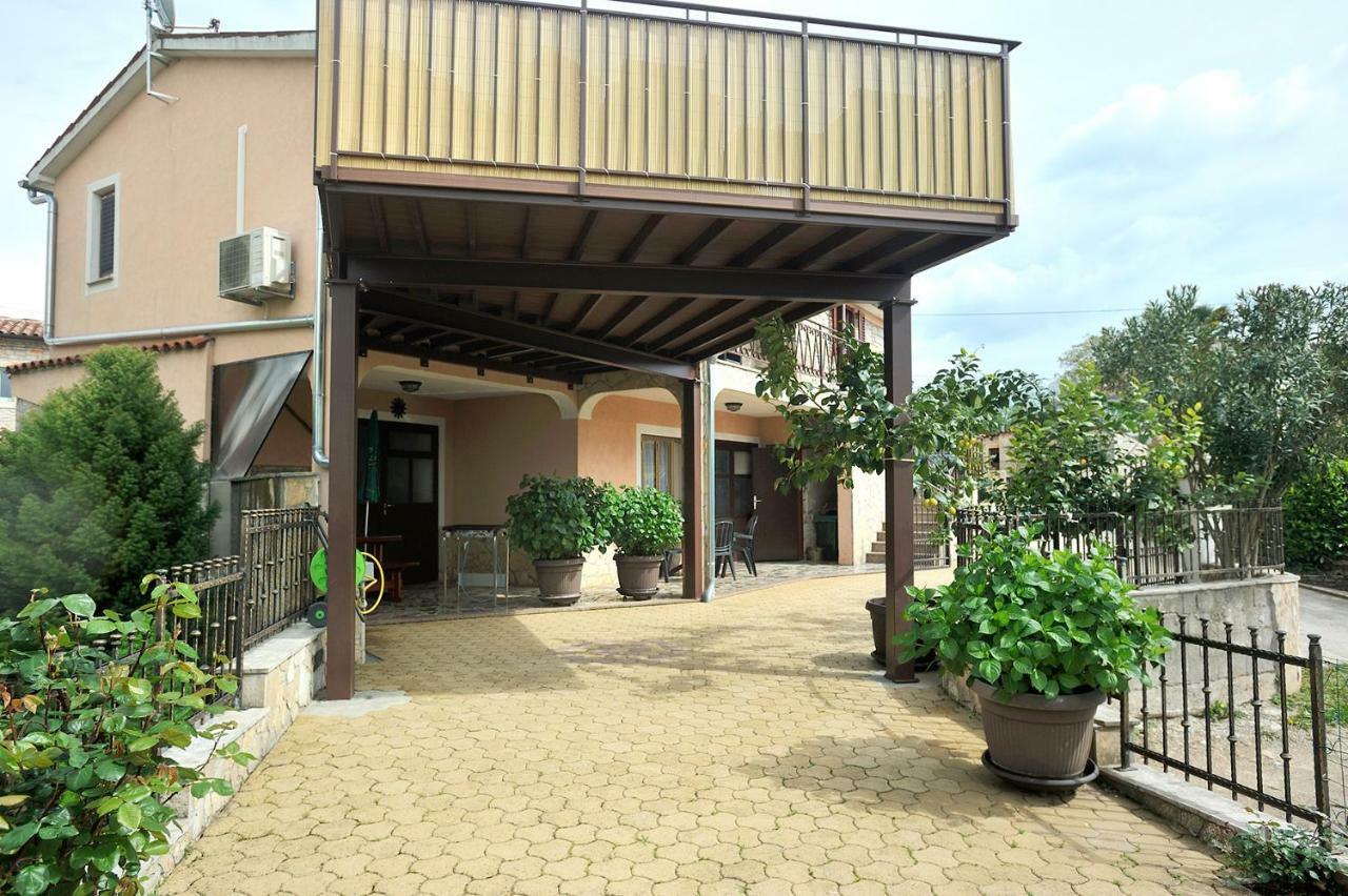 Villa Michelle Karojba Екстериор снимка