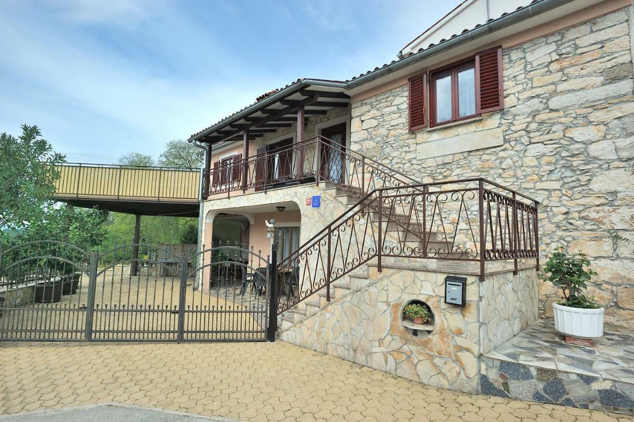 Villa Michelle Karojba Екстериор снимка