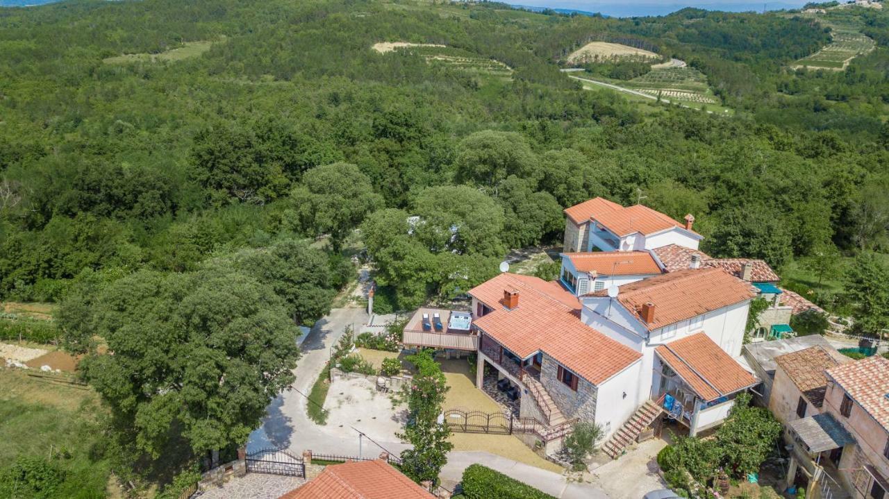 Villa Michelle Karojba Екстериор снимка