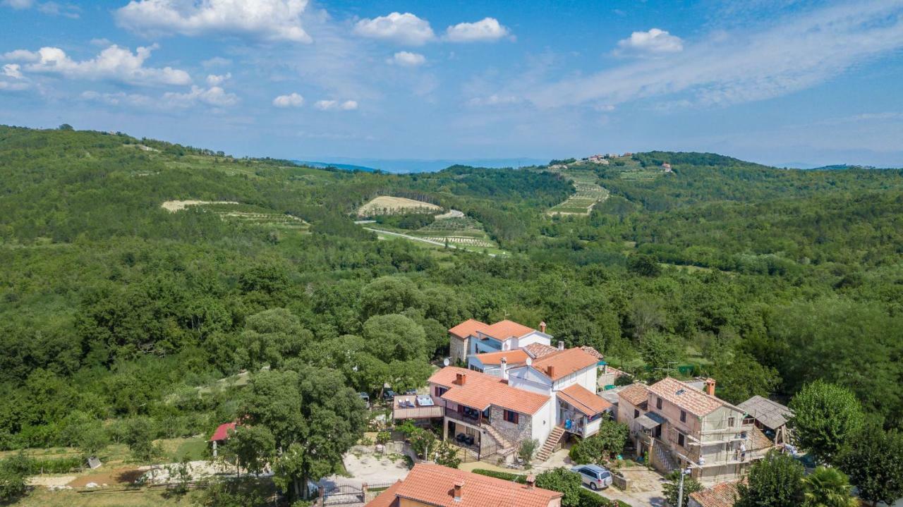 Villa Michelle Karojba Екстериор снимка