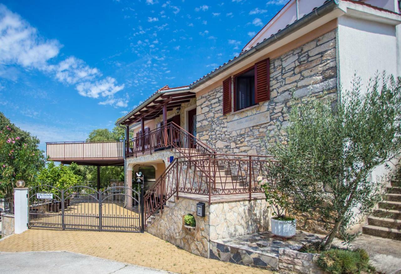 Villa Michelle Karojba Екстериор снимка