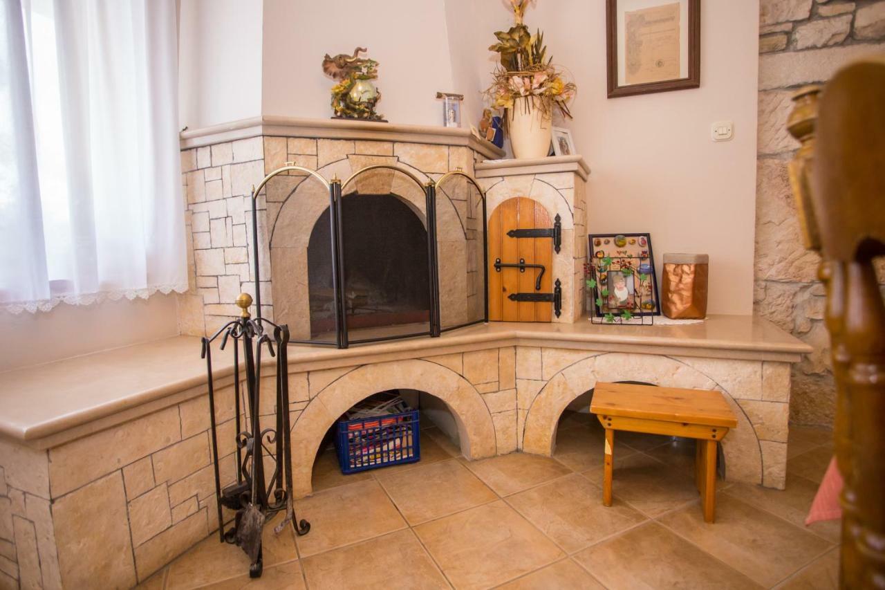 Villa Michelle Karojba Екстериор снимка