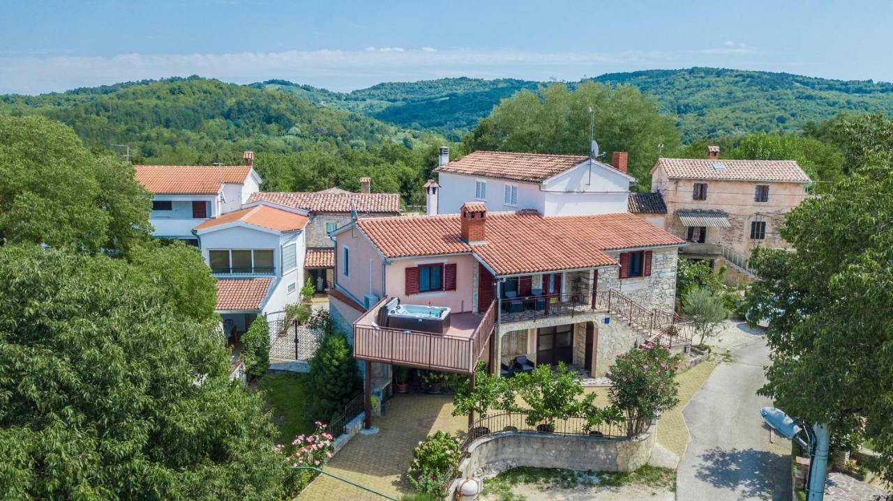 Villa Michelle Karojba Екстериор снимка