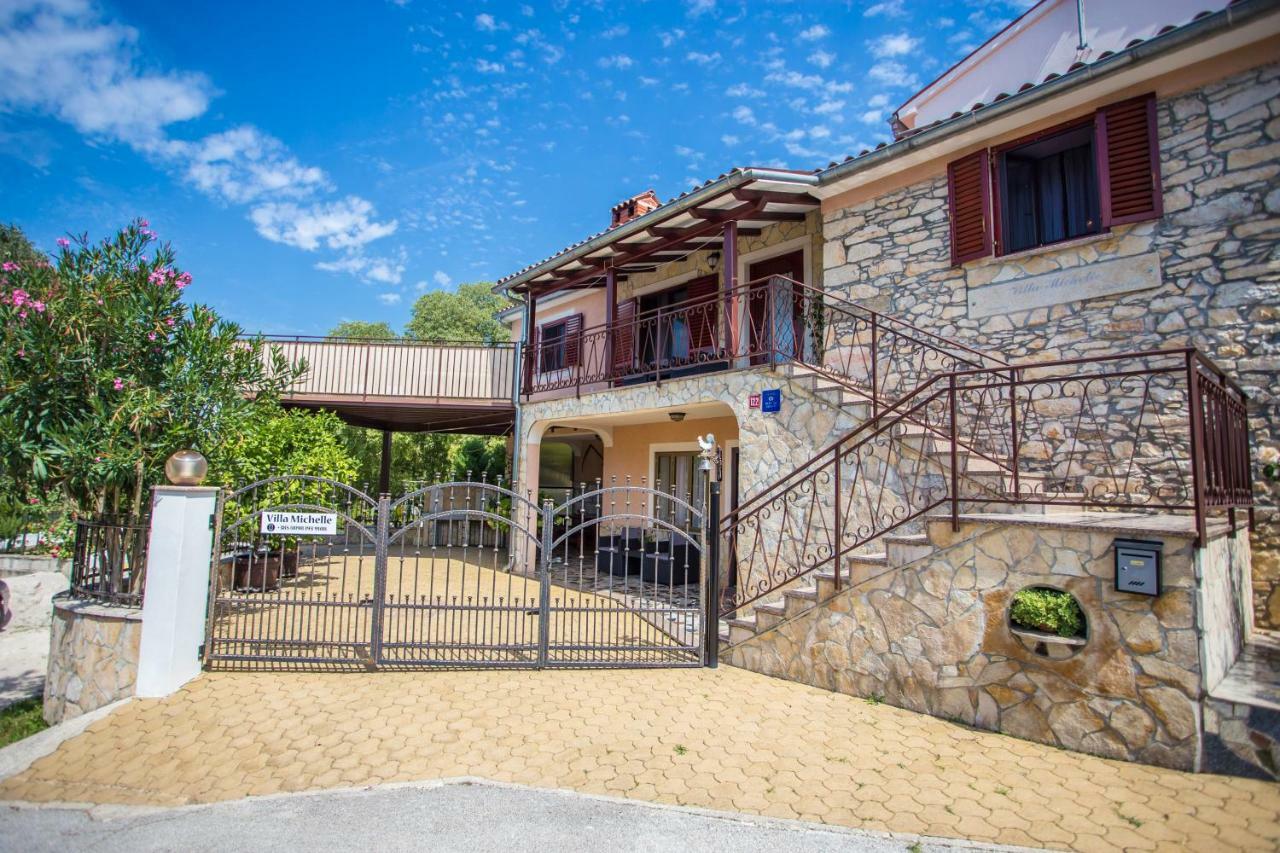 Villa Michelle Karojba Екстериор снимка