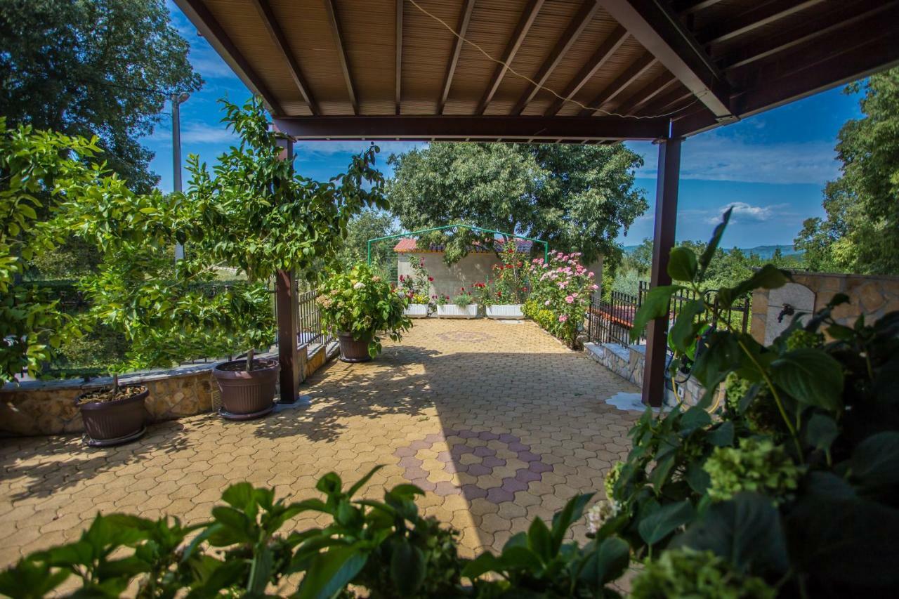 Villa Michelle Karojba Екстериор снимка